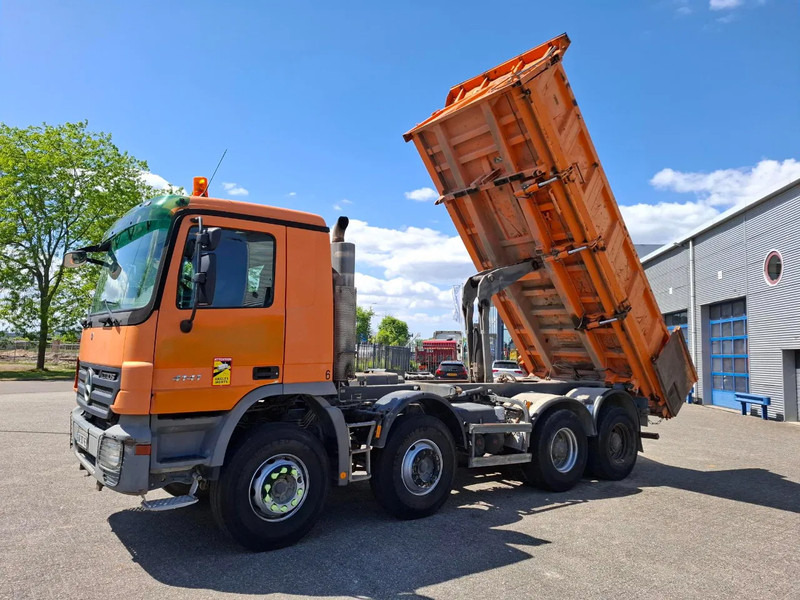 Mercedes-Benz Actros 4141 / 3SIDE MEILLER TIPPER / FULL-STEEL / DRUM BRAKES / ONLY:535937 KM / 2XSTEERING AXLE / AIRCO / AUTOMATIC / EURO-3 / - Camión volquete: foto 1 Mercedes-Benz Actros 4141 / 3SIDE MEILLER TIPPER / FULL-STEEL / DRUM BRAKES / ONLY:535937 KM / 2XSTEERING AXLE / AIRCO / AUTOMATIC / EURO-3 / - Camión volquete: foto 1