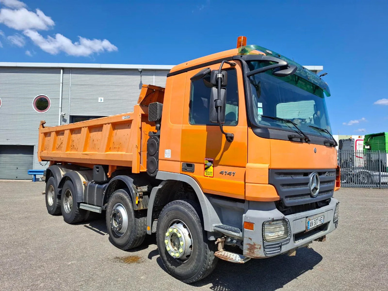 Mercedes-Benz Actros 4141 / 3SIDE MEILLER TIPPER / FULL-STEEL / DRUM BRAKES / ONLY:535937 KM / 2XSTEERING AXLE / AIRCO / AUTOMATIC / EURO-3 / - Camión volquete: foto 4 Mercedes-Benz Actros 4141 / 3SIDE MEILLER TIPPER / FULL-STEEL / DRUM BRAKES / ONLY:535937 KM / 2XSTEERING AXLE / AIRCO / AUTOMATIC / EURO-3 / - Camión volquete: foto 4