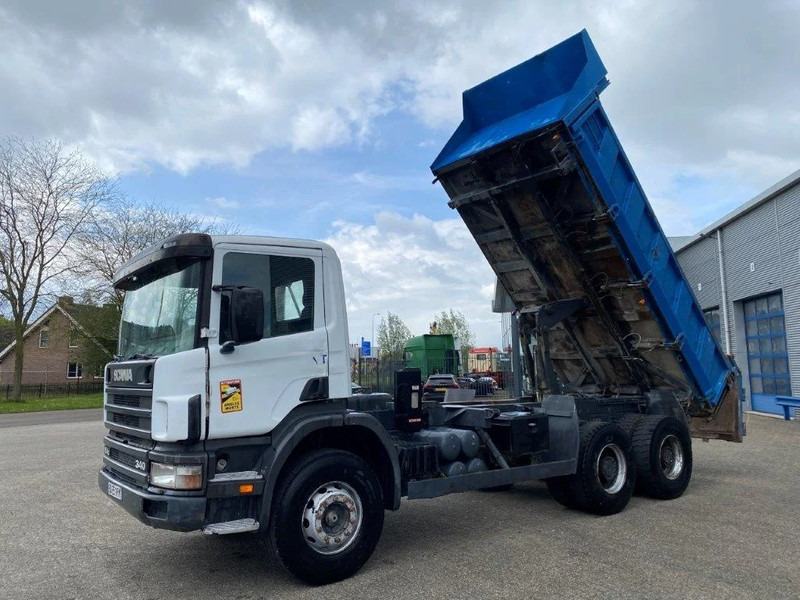 Scania 114-340 / 6X4 / 2 SIDE TIPPER / BIG AXLE / FULL-STEEL / DRUM BRAKES / MANUAL / 1999 - Camión volquete: foto 2 Scania 114-340 / 6X4 / 2 SIDE TIPPER / BIG AXLE / FULL-STEEL / DRUM BRAKES / MANUAL / 1999 - Camión volquete: foto 2