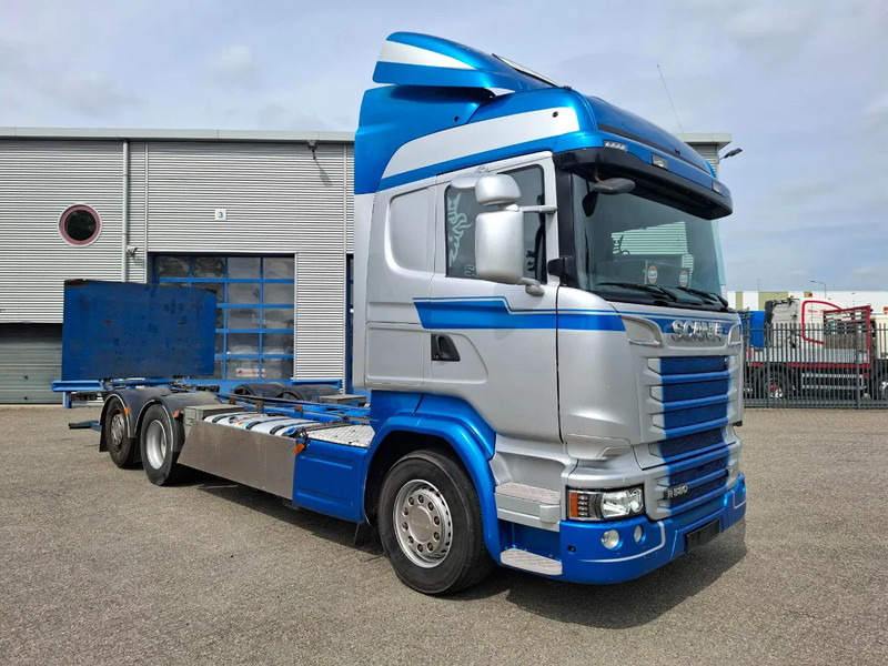 Scania R580 V8 / RETARDER / LIFT+LENKACHSE / FULL-AIR / PLATFORM 2000 KG / LEATHER / AIRCO / AUTOMATIC / EURO-6 / 2015 - Camión chasis: foto 2 Scania R580 V8 / RETARDER / LIFT+LENKACHSE / FULL-AIR / PLATFORM 2000 KG / LEATHER / AIRCO / AUTOMATIC / EURO-6 / 2015 - Camión chasis: foto 2
