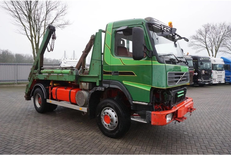 Volvo FM12-420 / ENGINE RUNNING / 4X4 / HYDRAULICS / BIG AXLE / ONLY:510426 KM / FULL STEEL / EURO-3 / 2001 - Camión portacontenedor de cadenas: foto 3 Volvo FM12-420 / ENGINE RUNNING / 4X4 / HYDRAULICS / BIG AXLE / ONLY:510426 KM / FULL STEEL / EURO-3 / 2001 - Camión portacontenedor de cadenas: foto 3
