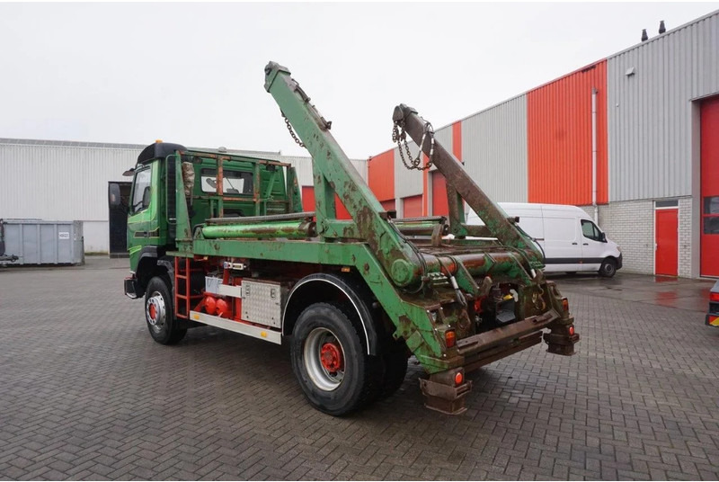 Volvo FM12-420 / ENGINE RUNNING / 4X4 / HYDRAULICS / BIG AXLE / ONLY:510426 KM / FULL STEEL / EURO-3 / 2001 - Camión portacontenedor de cadenas: foto 5 Volvo FM12-420 / ENGINE RUNNING / 4X4 / HYDRAULICS / BIG AXLE / ONLY:510426 KM / FULL STEEL / EURO-3 / 2001 - Camión portacontenedor de cadenas: foto 5
