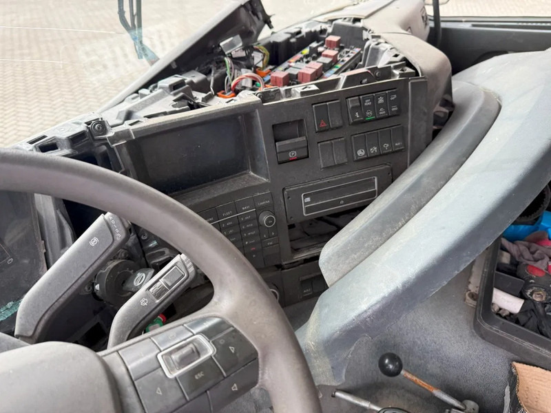 Camión chasis Volvo FMX 450 / ENGINE RUNNING / 8X4 / VEB / ONLY:260642 KM / PTO / LIFT+LENKACHSE / ALCOA / AUTOMATIC / EURO-6 / 2014: foto 15 Camión chasis Volvo FMX 450 / ENGINE RUNNING / 8X4 / VEB / ONLY:260642 KM / PTO / LIFT+LENKACHSE / ALCOA / AUTOMATIC / EURO-6 / 2014: foto 15