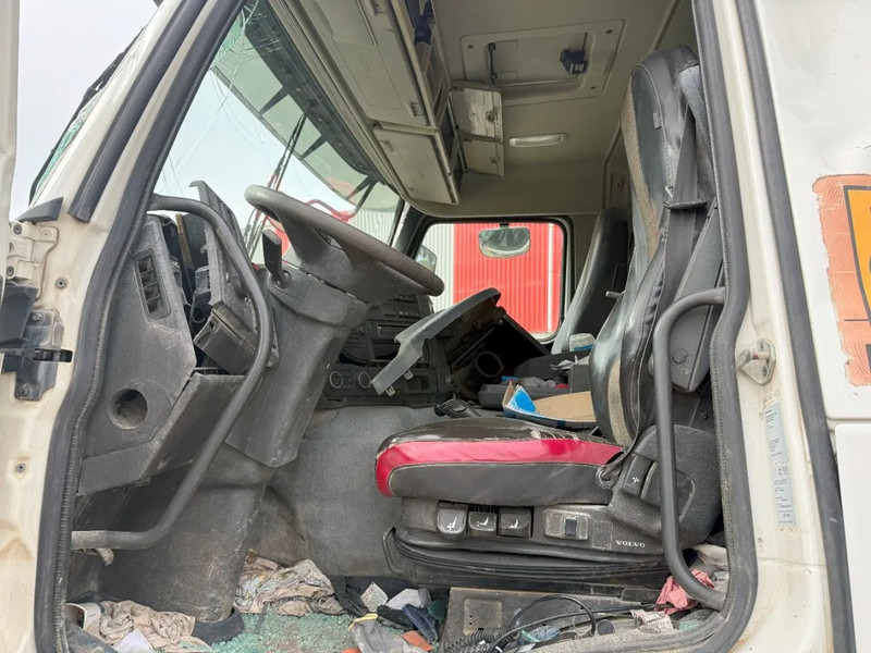 Camión chasis Volvo FMX 450 / ENGINE RUNNING / 8X4 / VEB / ONLY:260642 KM / PTO / LIFT+LENKACHSE / ALCOA / AUTOMATIC / EURO-6 / 2014: foto 13 Camión chasis Volvo FMX 450 / ENGINE RUNNING / 8X4 / VEB / ONLY:260642 KM / PTO / LIFT+LENKACHSE / ALCOA / AUTOMATIC / EURO-6 / 2014: foto 13