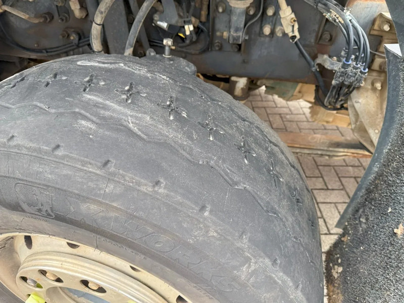 Camión chasis Volvo FMX 450 / ENGINE RUNNING / 8X4 / VEB / ONLY:260642 KM / PTO / LIFT+LENKACHSE / ALCOA / AUTOMATIC / EURO-6 / 2014: foto 19 Camión chasis Volvo FMX 450 / ENGINE RUNNING / 8X4 / VEB / ONLY:260642 KM / PTO / LIFT+LENKACHSE / ALCOA / AUTOMATIC / EURO-6 / 2014: foto 19