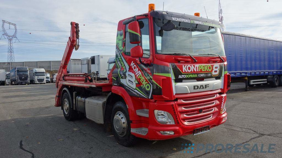 DAF CF 370 FA Day Cab EURO 6 řetězový nosič kontejnerů AK12 - Camión portacontenedor de cadenas: foto 1 DAF CF 370 FA Day Cab EURO 6 řetězový nosič kontejnerů AK12 - Camión portacontenedor de cadenas: foto 1