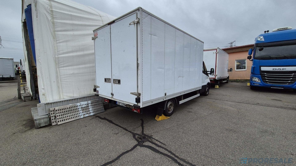 IVECO DAILY 35S16 skříň - 8 palet - Furgoneta caja cerrada: foto 4 IVECO DAILY 35S16 skříň - 8 palet - Furgoneta caja cerrada: foto 4