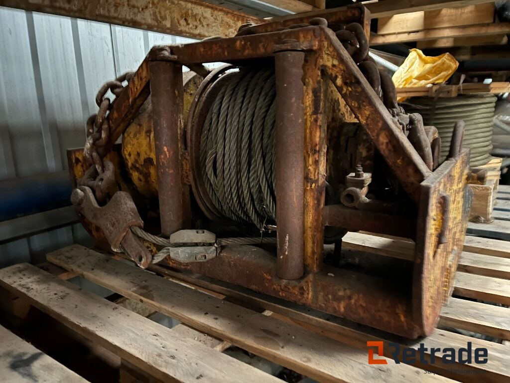 Forskelligt udstyr Spild Stor spil - Cabrestante: foto 1 Forskelligt udstyr Spild Stor spil - Cabrestante: foto 1