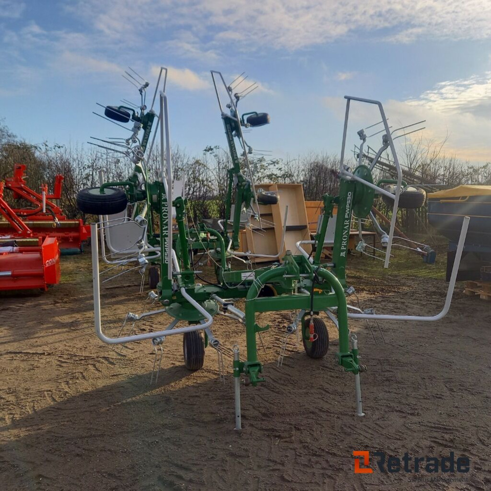 Pronar PWP 530 Vender/spreder. - Maquinaria agrícola: foto 3 Pronar PWP 530 Vender/spreder. - Maquinaria agrícola: foto 3