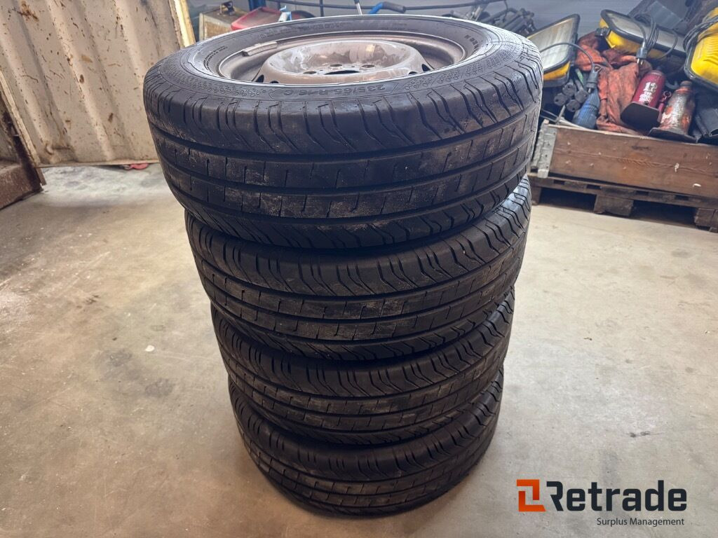 Sommardäck Continental 235/65R16C på fälg MB Sprinter - Equipo de construcción: foto 2 Sommardäck Continental 235/65R16C på fälg MB Sprinter - Equipo de construcción: foto 2