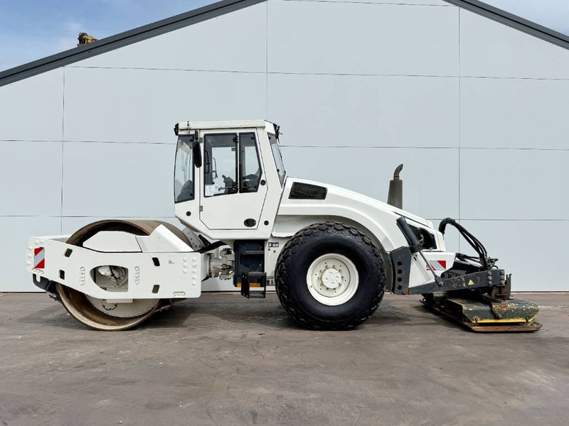 Bomag BW213DH-4 - Extra Vibrating Plate / EVIB/BVC - Rodillo: foto 1 Bomag BW213DH-4 - Extra Vibrating Plate / EVIB/BVC - Rodillo: foto 1
