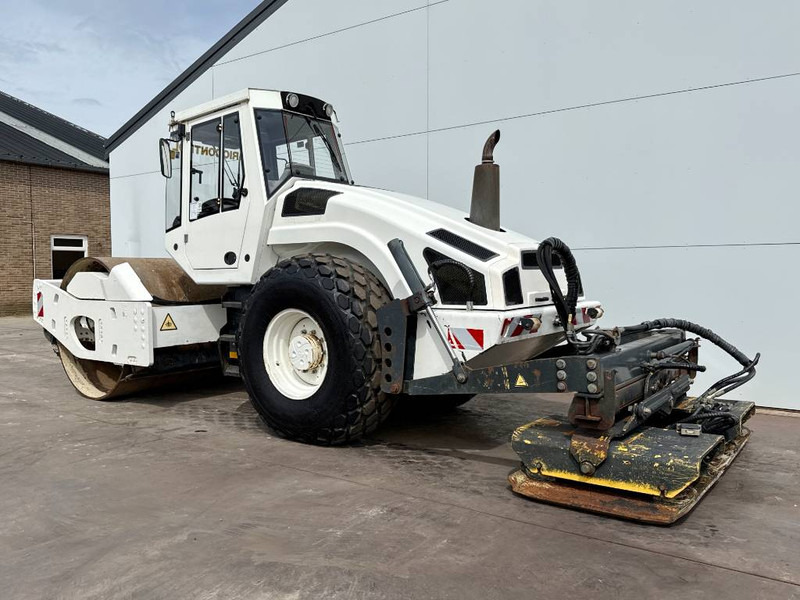 Bomag BW213DH-4 - Extra Vibrating Plate / EVIB/BVC - Rodillo: foto 4 Bomag BW213DH-4 - Extra Vibrating Plate / EVIB/BVC - Rodillo: foto 4