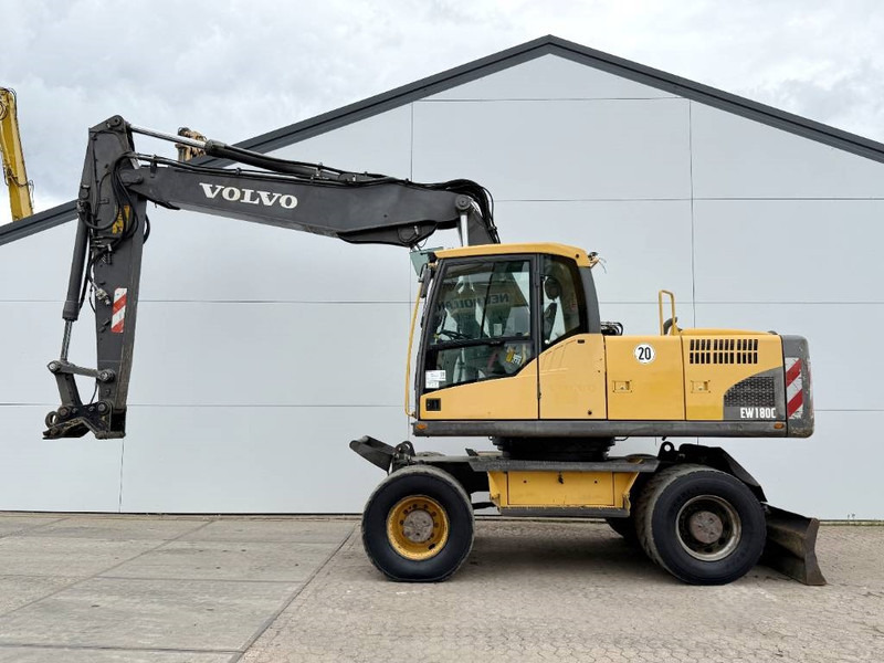 Volvo EW180C - Dutch Machine / Triple Boom - Excavadora de ruedas: foto 1 Volvo EW180C - Dutch Machine / Triple Boom - Excavadora de ruedas: foto 1