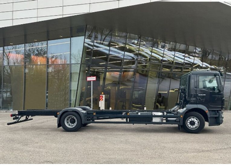 MAN TGM 18.320 TGM 18.320 4x2 BL CH Fahrgestell Euro 6 Rechtslenker - Camión chasis: foto 4 MAN TGM 18.320 TGM 18.320 4x2 BL CH Fahrgestell Euro 6 Rechtslenker - Camión chasis: foto 4