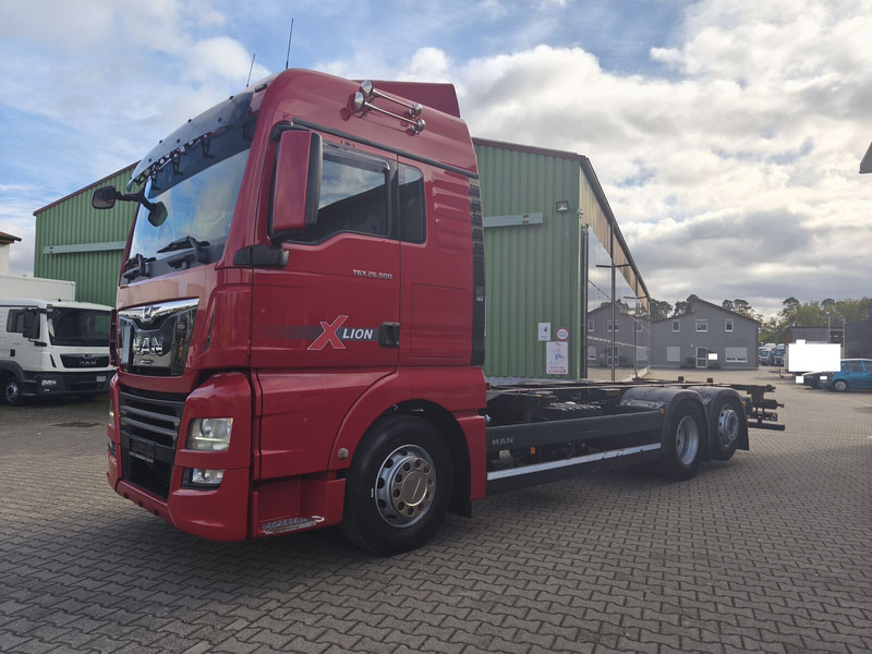 MAN TGX 26.500 BDF 6x2 Euro 6 Standard Lift+Lenk (29) - Camión chasis: foto 1 MAN TGX 26.500 BDF 6x2 Euro 6 Standard Lift+Lenk (29) - Camión chasis: foto 1