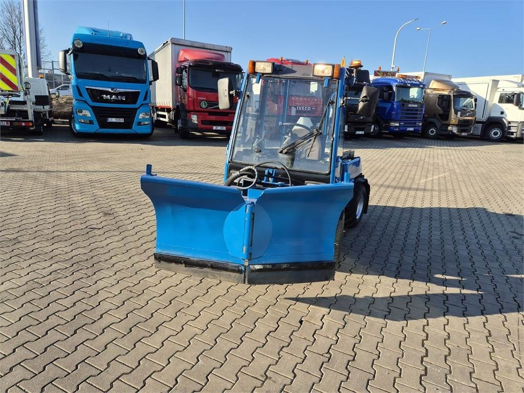 Holder C245 4WD / Tool carrier / Snow plow / PTO FRONT AN - Máquina quitanieve: foto 3 Holder C245 4WD / Tool carrier / Snow plow / PTO FRONT AN - Máquina quitanieve: foto 3