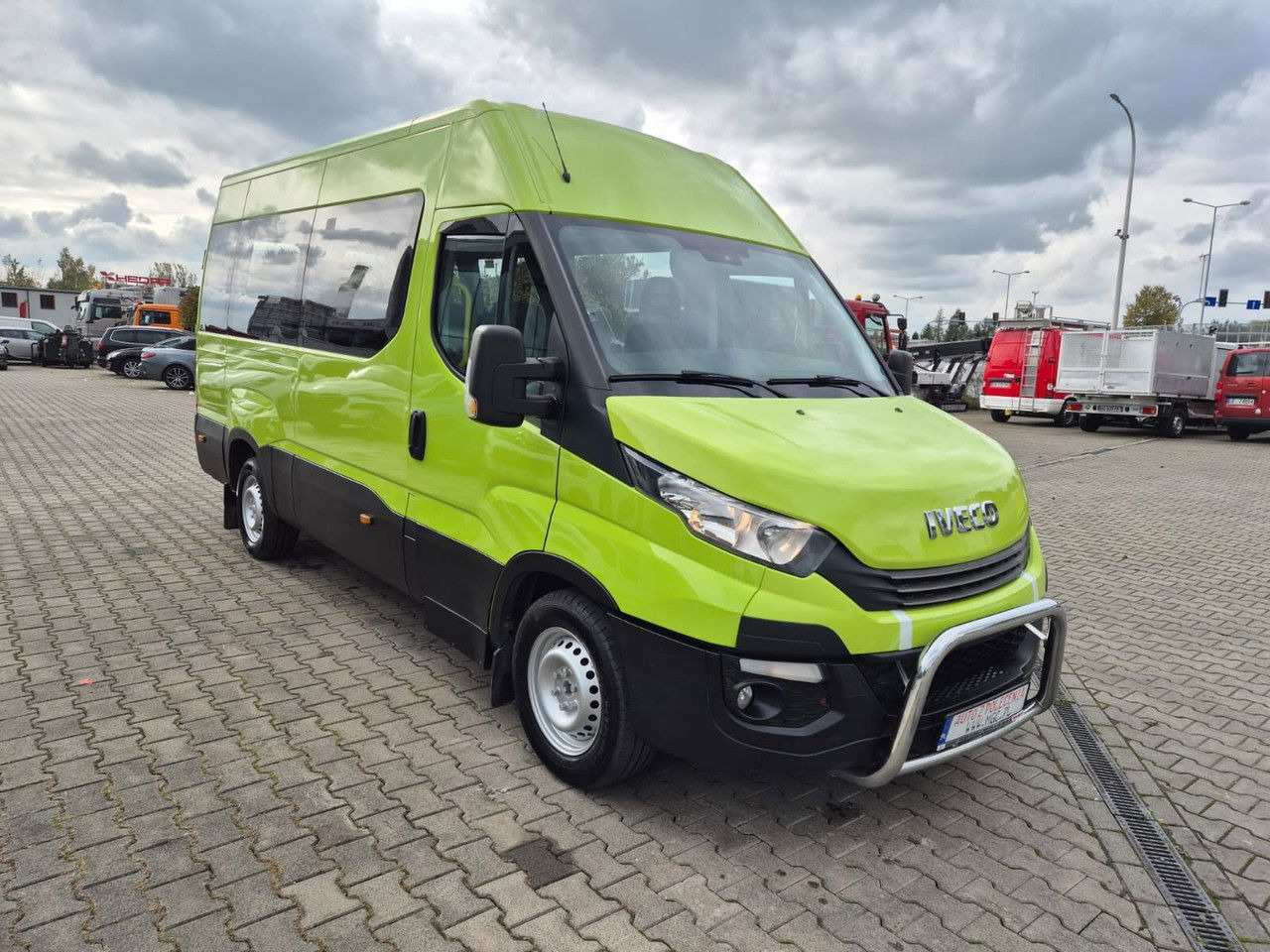 Iveco Daily 35S12 Hi-Matic - Minibús, Furgoneta de pasajeros: foto 4 Iveco Daily 35S12 Hi-Matic - Minibús, Furgoneta de pasajeros: foto 4