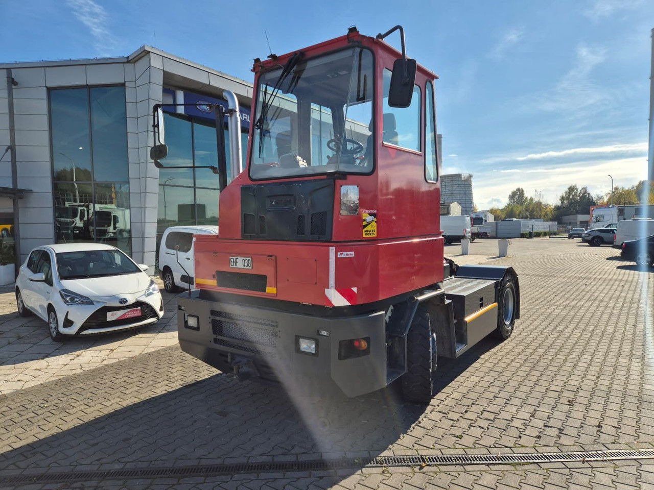 Kalmar TR618i / 1 Owner / LOW KM / Works Great / NEW Tire S - Tractor industrial: foto 2 Kalmar TR618i / 1 Owner / LOW KM / Works Great / NEW Tire S - Tractor industrial: foto 2