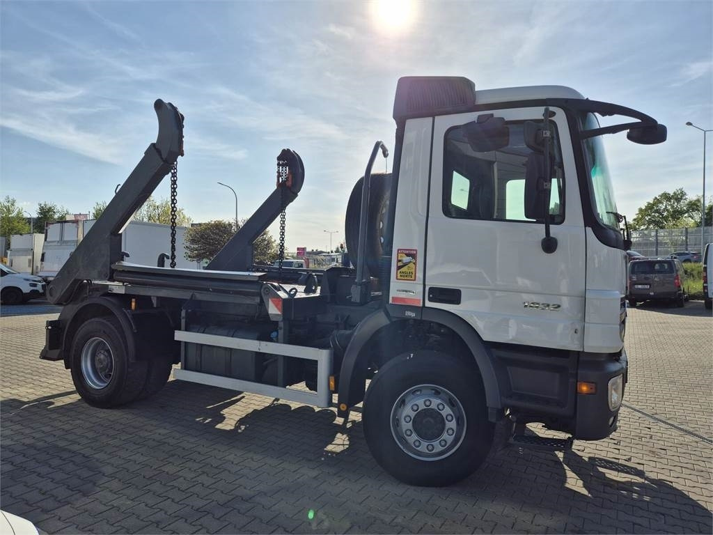 Mercedes-Benz Actros 1832 / FORNAL 180 / 1 OWNER / SERVICED! - Camión portacontenedor de cadenas: foto 5 Mercedes-Benz Actros 1832 / FORNAL 180 / 1 OWNER / SERVICED! - Camión portacontenedor de cadenas: foto 5