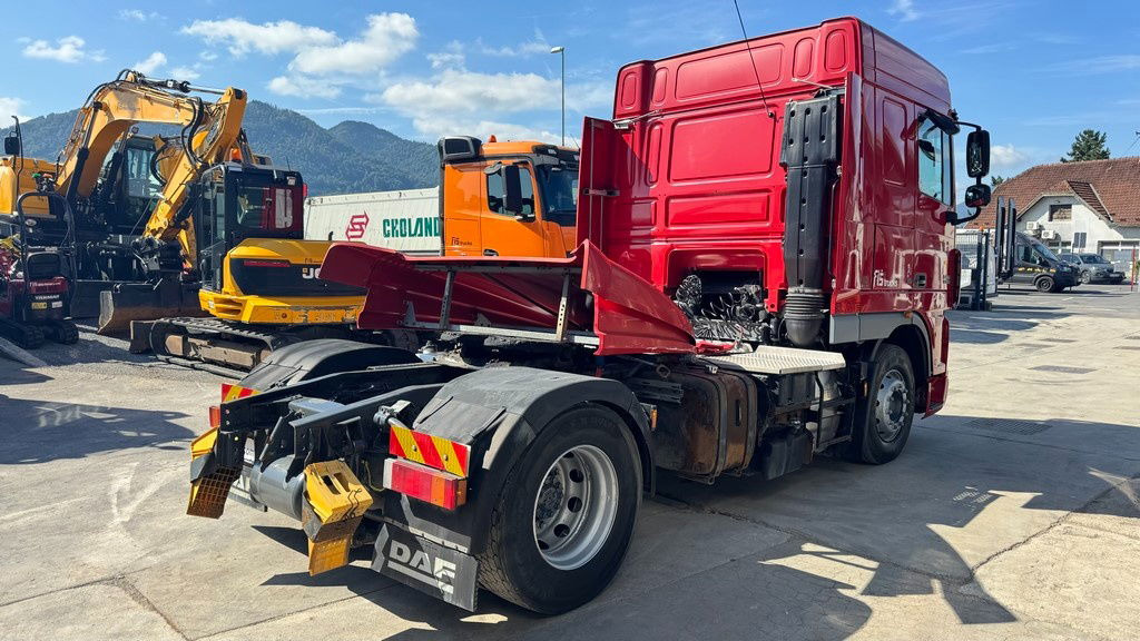 DAF XF 105.460 4x2 tractor unit - tipp. hydr. - Cabeza tractora: foto 5 DAF XF 105.460 4x2 tractor unit - tipp. hydr. - Cabeza tractora: foto 5