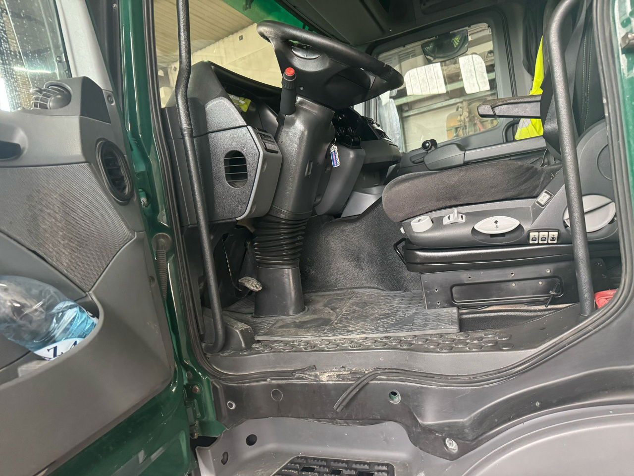 Mercedes-Benz Actros 2044 AS 4x4 tractor unit spring - eps - tipp. hydr. - Cabeza tractora: foto 4 Mercedes-Benz Actros 2044 AS 4x4 tractor unit spring - eps - tipp. hydr. - Cabeza tractora: foto 4