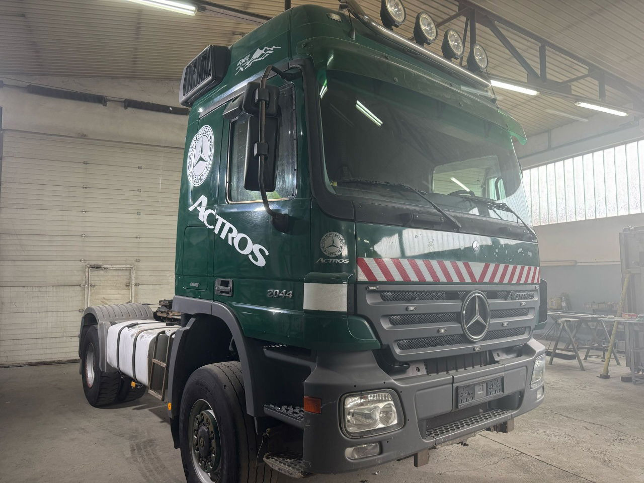 Mercedes-Benz Actros 2044 AS 4x4 tractor unit spring - eps - tipp. hydr. - Cabeza tractora: foto 2 Mercedes-Benz Actros 2044 AS 4x4 tractor unit spring - eps - tipp. hydr. - Cabeza tractora: foto 2