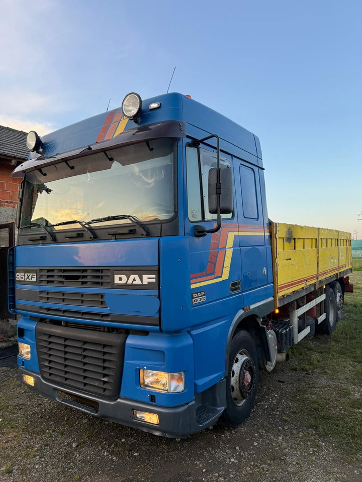 DAF XF 95.380 6X2 stake body - Camión caja abierta: foto 1 DAF XF 95.380 6X2 stake body - Camión caja abierta: foto 1