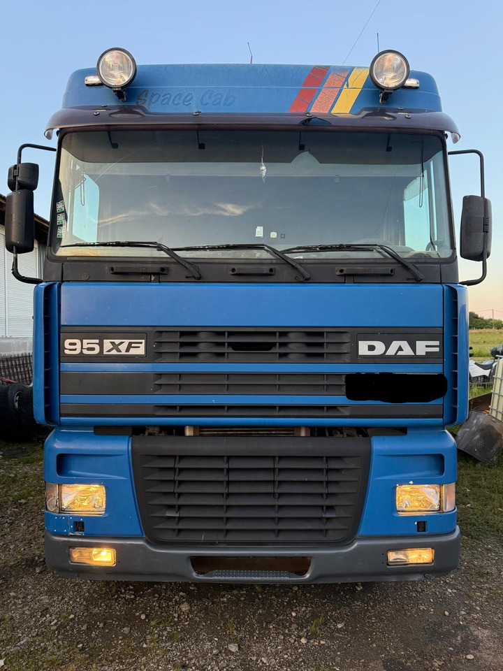 DAF XF 95.380 6X2 stake body - Camión caja abierta: foto 3 DAF XF 95.380 6X2 stake body - Camión caja abierta: foto 3