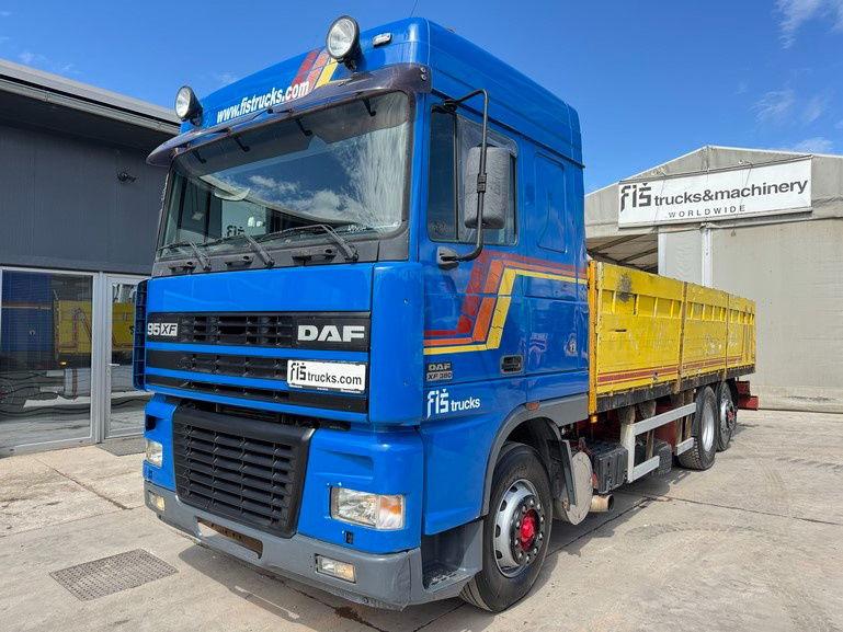 DAF XF 95.380 6X2 stake body - air condition - Camión caja abierta: foto 1 DAF XF 95.380 6X2 stake body - air condition - Camión caja abierta: foto 1