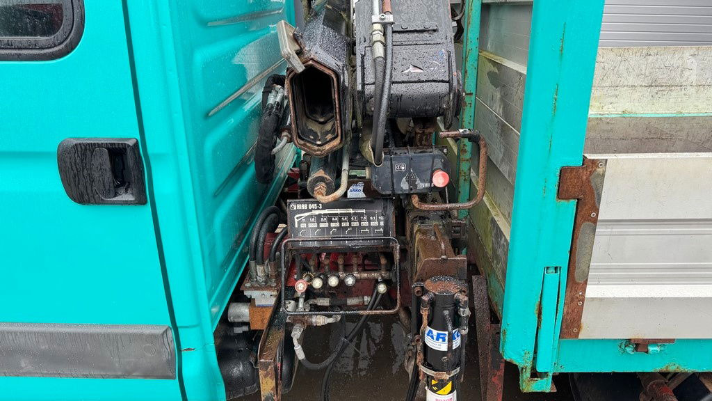 Caja abierta furgoneta Iveco Daily 65 C15 stake body - Hiab 045-3 - 7.5M: foto 18