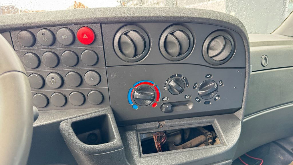 Caja abierta furgoneta Iveco Daily 65 C15 stake body - Hiab 045-3 - 7.5M: foto 23