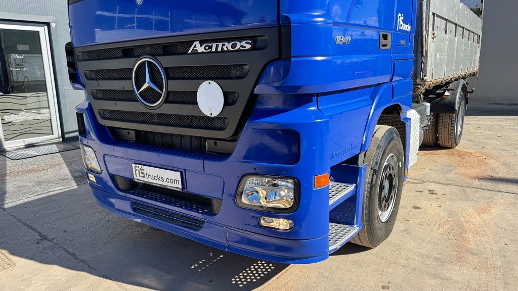 Mercedes-Benz Actros 1841 L 4x2 tipper - tarpaulin - euro 5 - Camión volquete: foto 2 Mercedes-Benz Actros 1841 L 4x2 tipper - tarpaulin - euro 5 - Camión volquete: foto 2