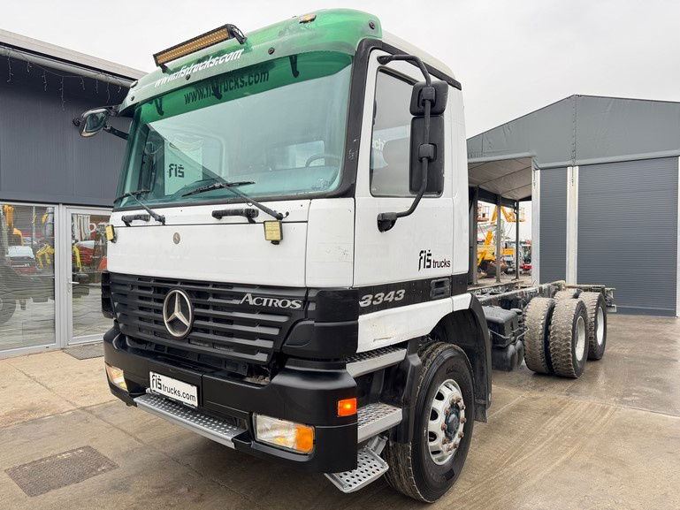 Mercedes-Benz Actros 3331 B 6x4 chassis - big axle - Camión chasis: foto 1 Mercedes-Benz Actros 3331 B 6x4 chassis - big axle - Camión chasis: foto 1