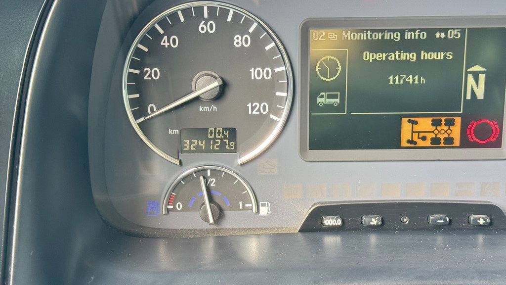 Camión volquete Mercedes-Benz Actros 3346 K 6x4 bordmatic - 3 pedals: foto 27