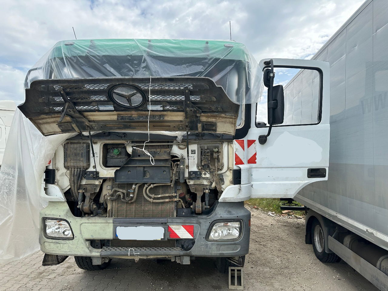 Mercedes-Benz Actros 4141 K 8x6 mulda tipper - damaged - Camión volquete: foto 4 Mercedes-Benz Actros 4141 K 8x6 mulda tipper - damaged - Camión volquete: foto 4