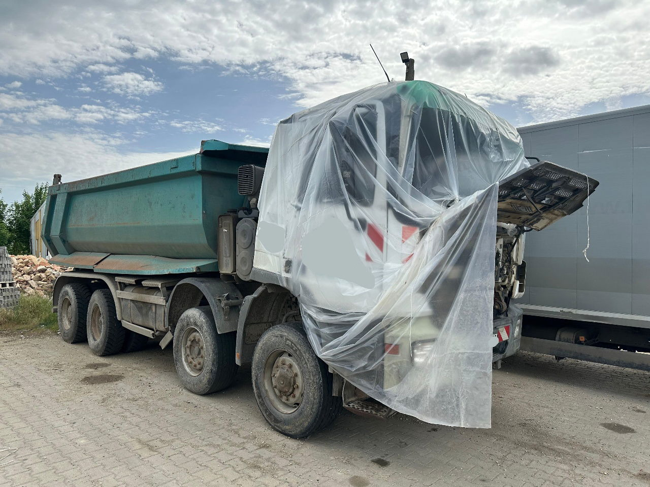 Mercedes-Benz Actros 4141 K 8x6 mulda tipper - damaged - Camión volquete: foto 1 Mercedes-Benz Actros 4141 K 8x6 mulda tipper - damaged - Camión volquete: foto 1