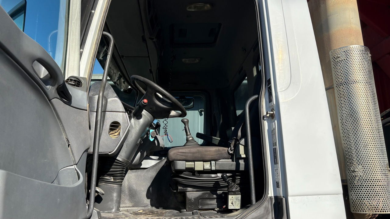 Leasing de Mercedes-Benz Actros 4141 K 8x6 tipper - 19m3 - spring suspension Mercedes-Benz Actros 4141 K 8x6 tipper - 19m3 - spring suspension: foto 15 Leasing de Mercedes-Benz Actros 4141 K 8x6 tipper - 19m3 - spring suspension Mercedes-Benz Actros 4141 K 8x6 tipper - 19m3 - spring suspension: foto 15
