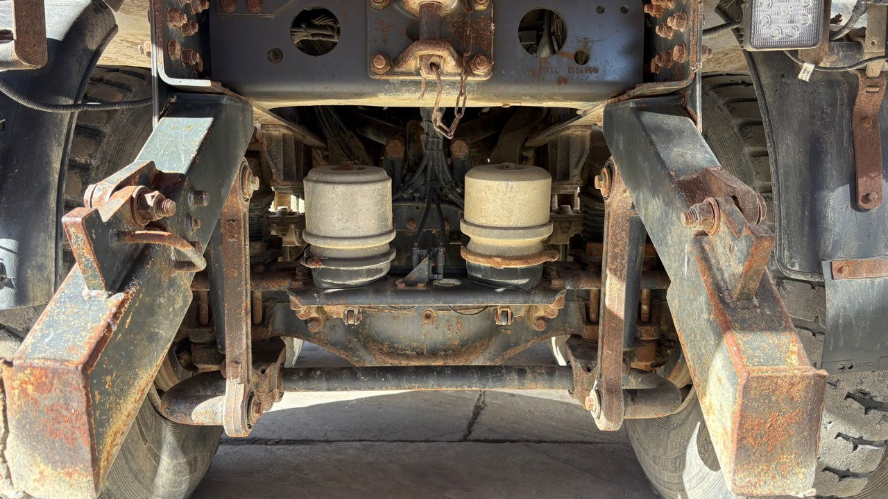 Leasing de Mercedes-Benz Actros 4141 K 8x6 tipper - 19m3 - spring suspension Mercedes-Benz Actros 4141 K 8x6 tipper - 19m3 - spring suspension: foto 13 Leasing de Mercedes-Benz Actros 4141 K 8x6 tipper - 19m3 - spring suspension Mercedes-Benz Actros 4141 K 8x6 tipper - 19m3 - spring suspension: foto 13