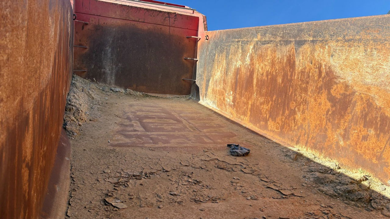 Leasing de Mercedes-Benz Actros 4141 K 8x6 tipper - 19m3 - spring suspension Mercedes-Benz Actros 4141 K 8x6 tipper - 19m3 - spring suspension: foto 10 Leasing de Mercedes-Benz Actros 4141 K 8x6 tipper - 19m3 - spring suspension Mercedes-Benz Actros 4141 K 8x6 tipper - 19m3 - spring suspension: foto 10