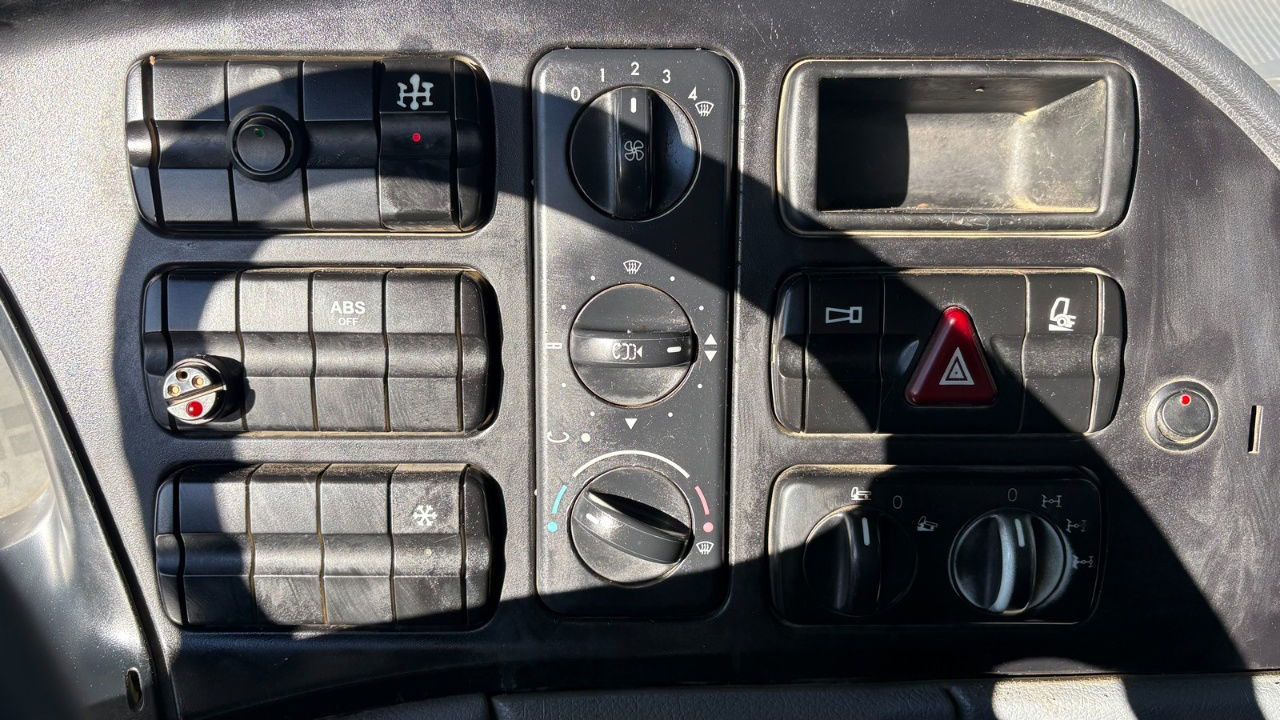 Leasing de Mercedes-Benz Actros 4141 K 8x6 tipper - 19m3 - spring suspension Mercedes-Benz Actros 4141 K 8x6 tipper - 19m3 - spring suspension: foto 17 Leasing de Mercedes-Benz Actros 4141 K 8x6 tipper - 19m3 - spring suspension Mercedes-Benz Actros 4141 K 8x6 tipper - 19m3 - spring suspension: foto 17