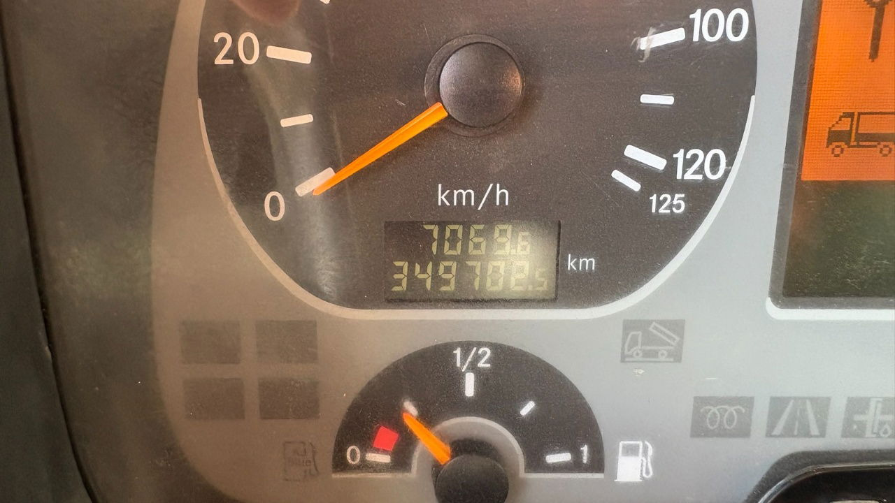 Leasing de Mercedes-Benz Actros 4141 K 8x6 tipper - 19m3 - spring suspension Mercedes-Benz Actros 4141 K 8x6 tipper - 19m3 - spring suspension: foto 18 Leasing de Mercedes-Benz Actros 4141 K 8x6 tipper - 19m3 - spring suspension Mercedes-Benz Actros 4141 K 8x6 tipper - 19m3 - spring suspension: foto 18