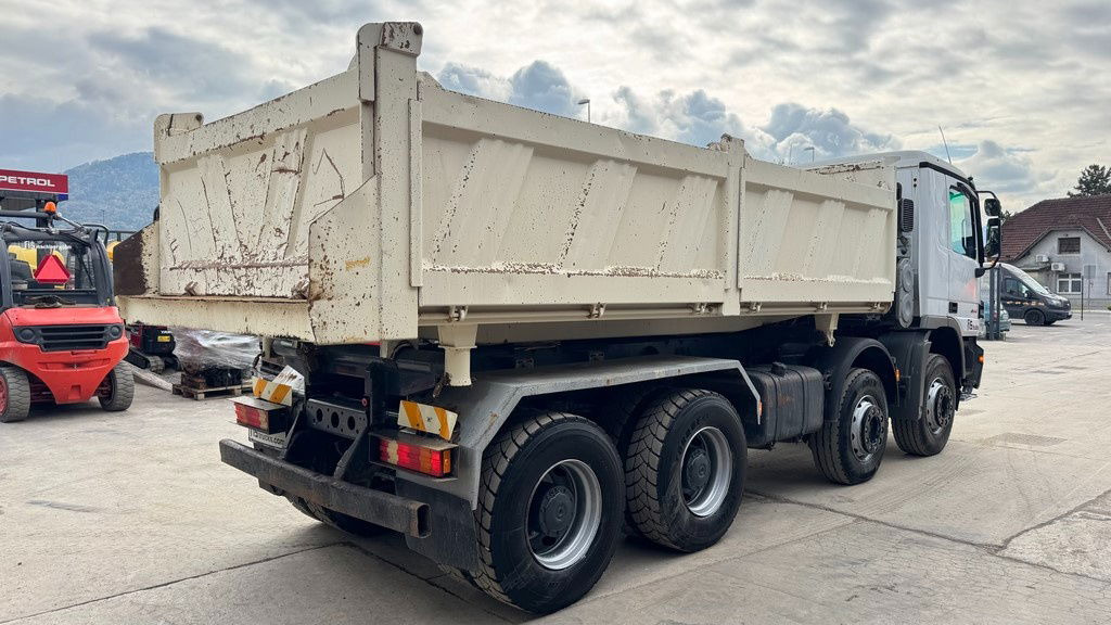 Mercedes-Benz Actros 4144 K 8x4 3 sided tipper - 1st owner - Camión volquete: foto 4 Mercedes-Benz Actros 4144 K 8x4 3 sided tipper - 1st owner - Camión volquete: foto 4