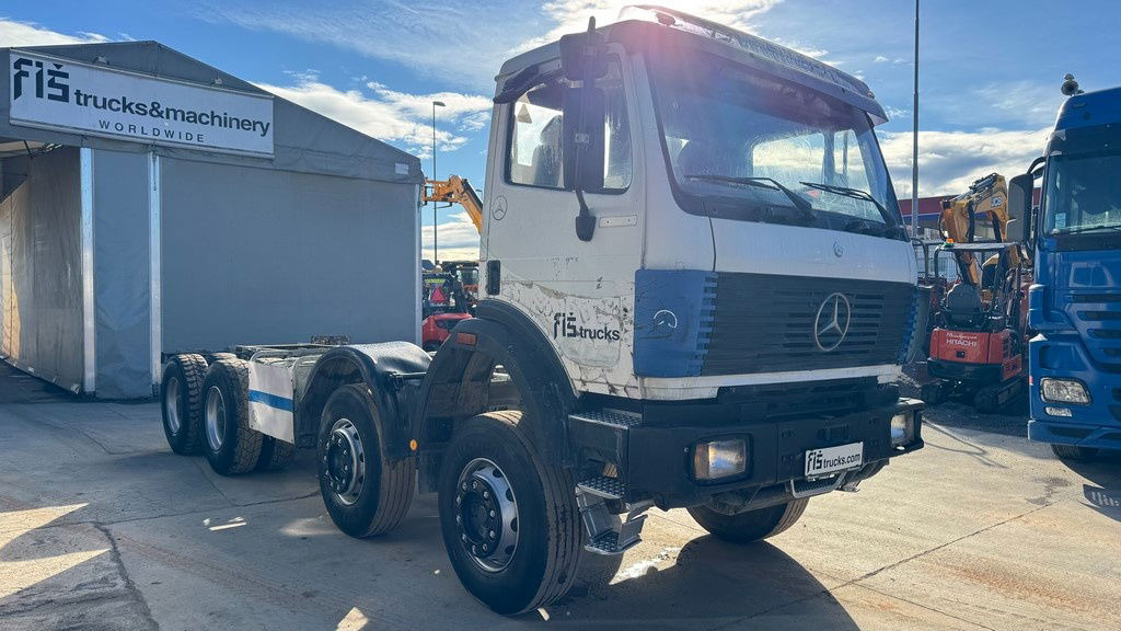 Mercedes-Benz SK 3234 8x4 chassis - Camión chasis: foto 3 Mercedes-Benz SK 3234 8x4 chassis - Camión chasis: foto 3