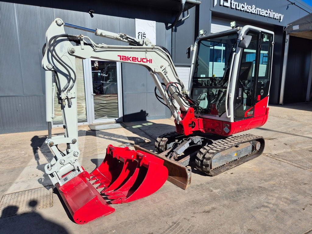 Takeuchi TB230 - Powertilt - 3X Buckets - 2017 Year - TOP Condition - Miniexcavadora: foto 1 Takeuchi TB230 - Powertilt - 3X Buckets - 2017 Year - TOP Condition - Miniexcavadora: foto 1
