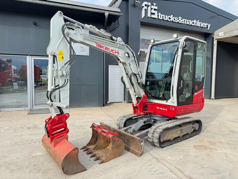 Takeuchi TB230 - Powertilt - 3X Buckets - 2021 Year - TOP - Miniexcavadora: foto 1 Takeuchi TB230 - Powertilt - 3X Buckets - 2021 Year - TOP - Miniexcavadora: foto 1