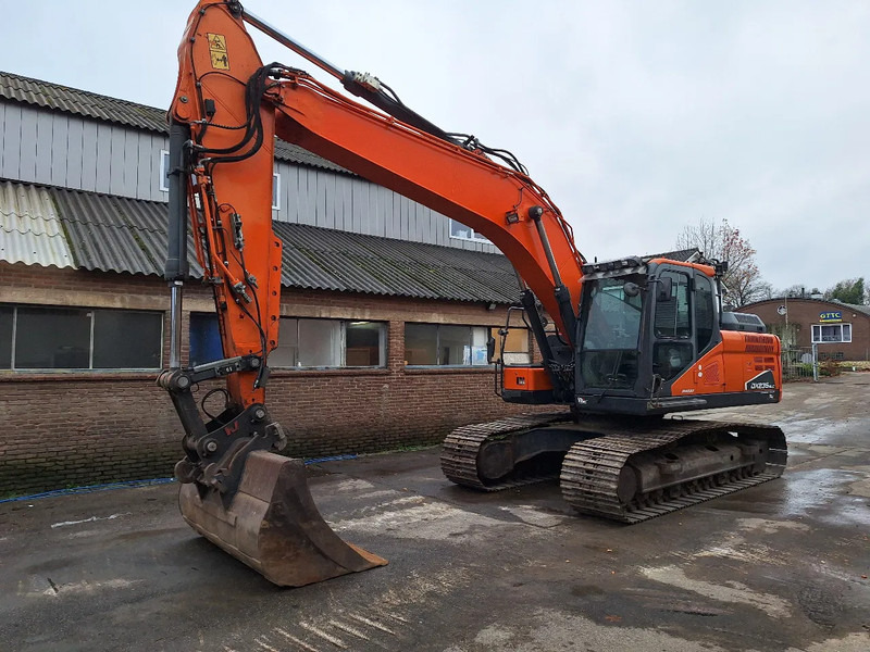 Doosan DX235NLC-5 - Excavadora de cadenas: foto 2 Doosan DX235NLC-5 - Excavadora de cadenas: foto 2