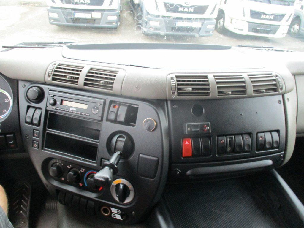 Camión caja cerrada DAF  CF 75.310: foto 14