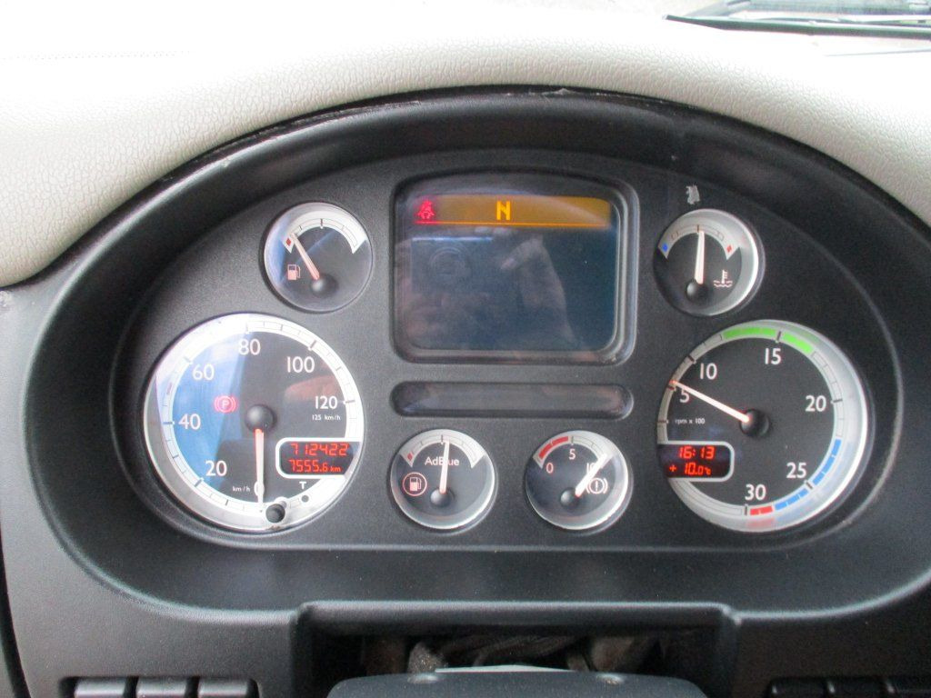 Camión caja cerrada DAF  CF 75.310: foto 13