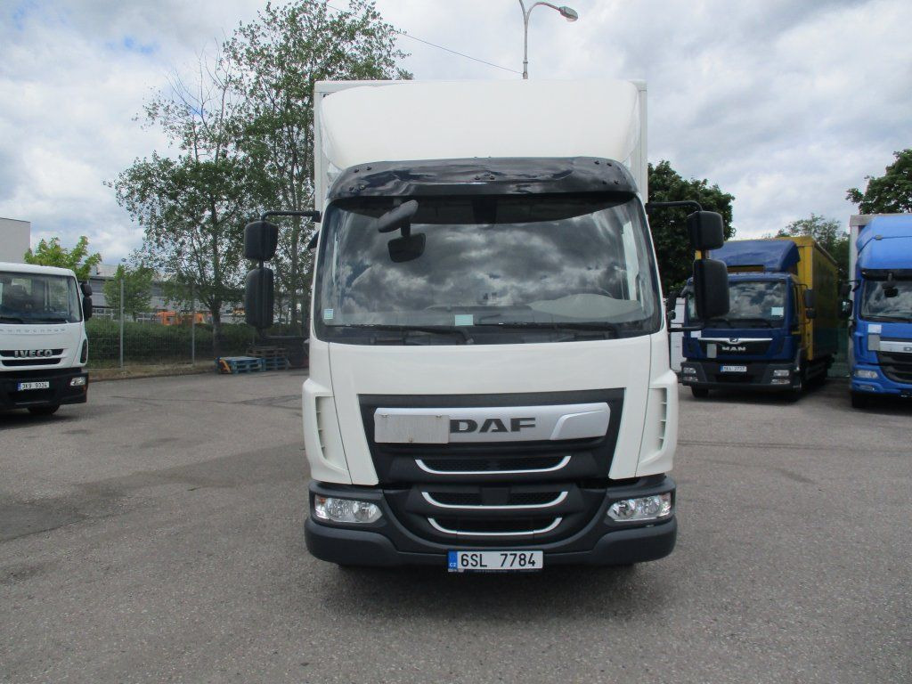DAF LF 230 Dhollandia 2T - Camión caja cerrada: foto 2 DAF LF 230 Dhollandia 2T - Camión caja cerrada: foto 2