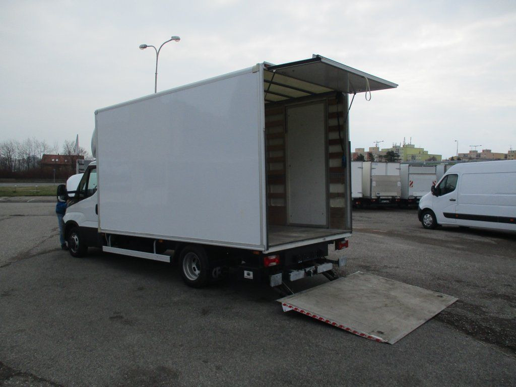 Furgoneta caja cerrada Iveco Daily 35C16: foto 10